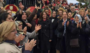 AK Kadınlar Cumhuriyet’i kutladılar